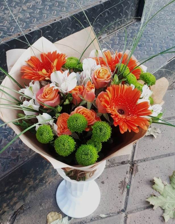Букет цветов из: Герберы, Хризантемы, Альстромерии и Розы в Домбаровский