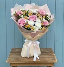 Букет цветов из:  Гвоздики, Орхидеи и Розы в Домбаровский