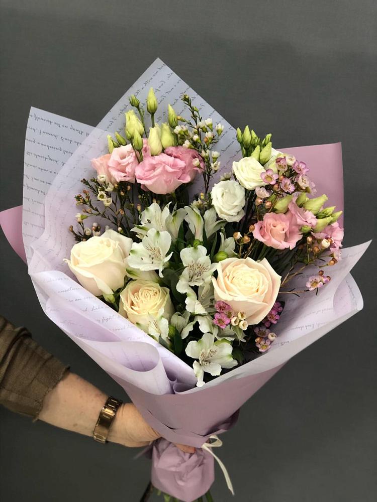 Букет цветов из: Альстромерии, Розы и Лизиантусы в Домбаровский