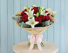 Букет цветов из:  Лилии и Розы в Домбаровский