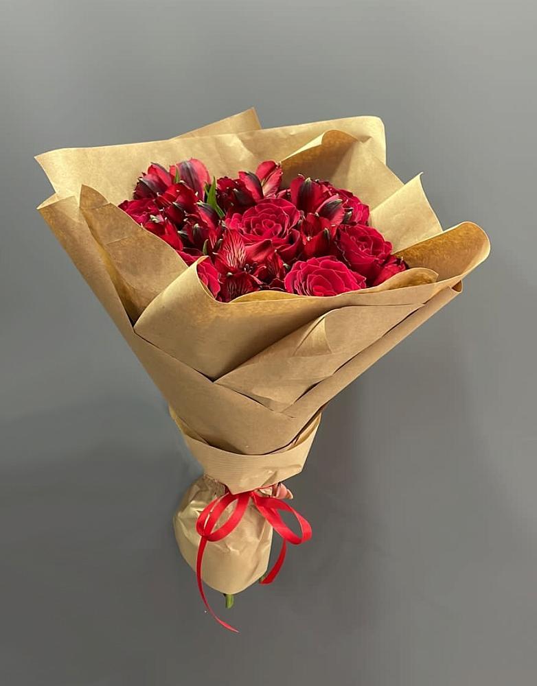 Букет цветов из: Альстромерии и Розы в Домбаровский