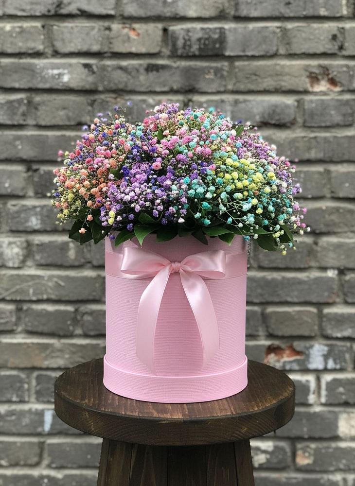 Цветочная композиция из Гипсофила и Розы в шляпной коробке в Домбаровский