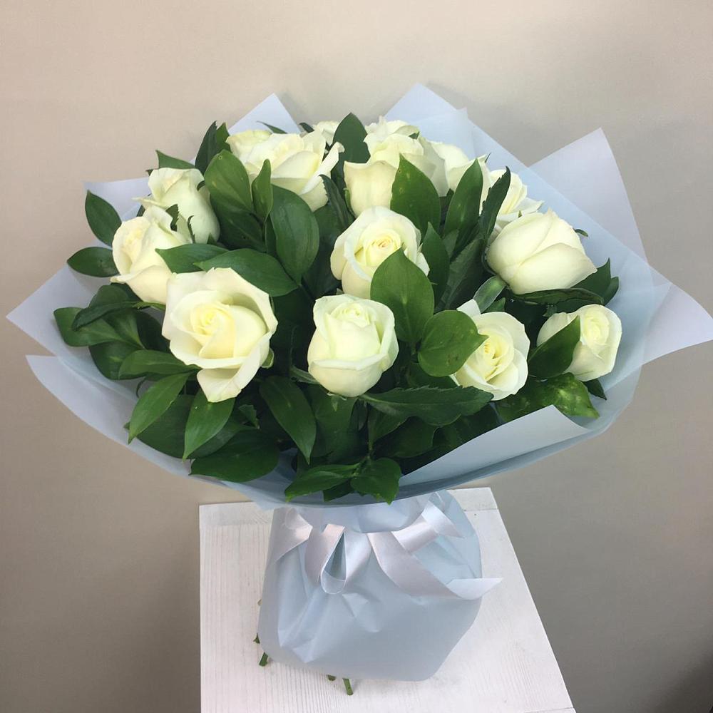 Букет 15 Белых роз Проуд в Домбаровский