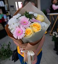 Букет цветов из:  Герберы, Розы и Хризантемы в Домбаровский