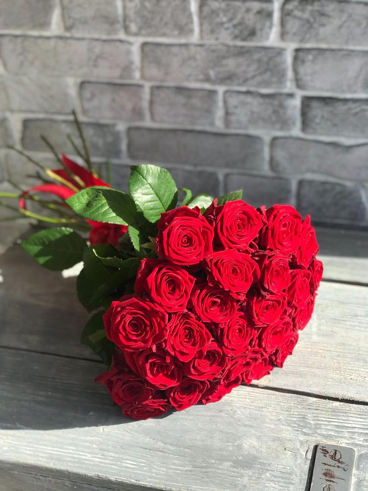 Букет Красные розы Фридом в Домбаровский