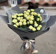 Букет Белые кустовые розы Солинеро в Домбаровский
