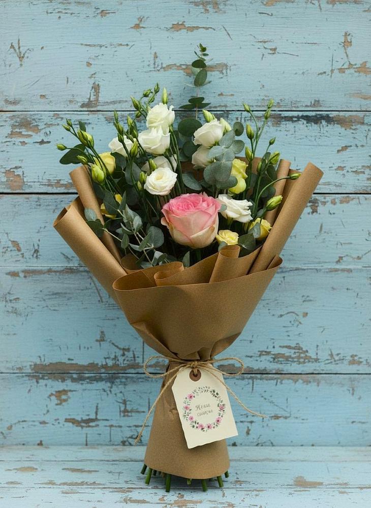 Букет цветов из: Розы и Лизиантусы в Домбаровский