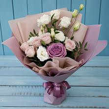 Букет цветов из:  Розы и Лизиантусы в Домбаровский