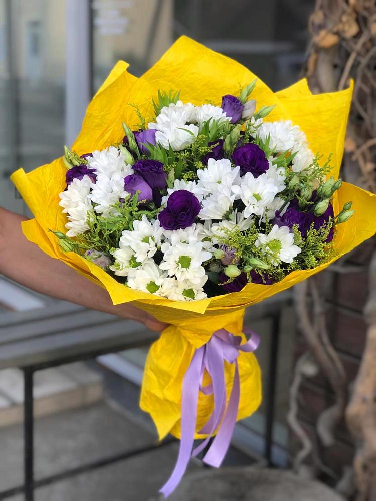 Букет цветов из: Ирисы, Хризантемы и Ромашки в Домбаровский