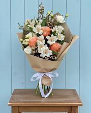 Букет цветов из:  Альстромерии, Лизиантусы, Розы и Хризантемы #REPLACE_PRED# Домбаровский