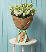 Букет цветов из:  Лизиантусы в Домбаровский