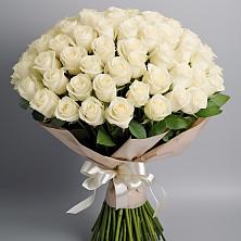 Букет 101 беля роза Белоснежка в Домбаровский