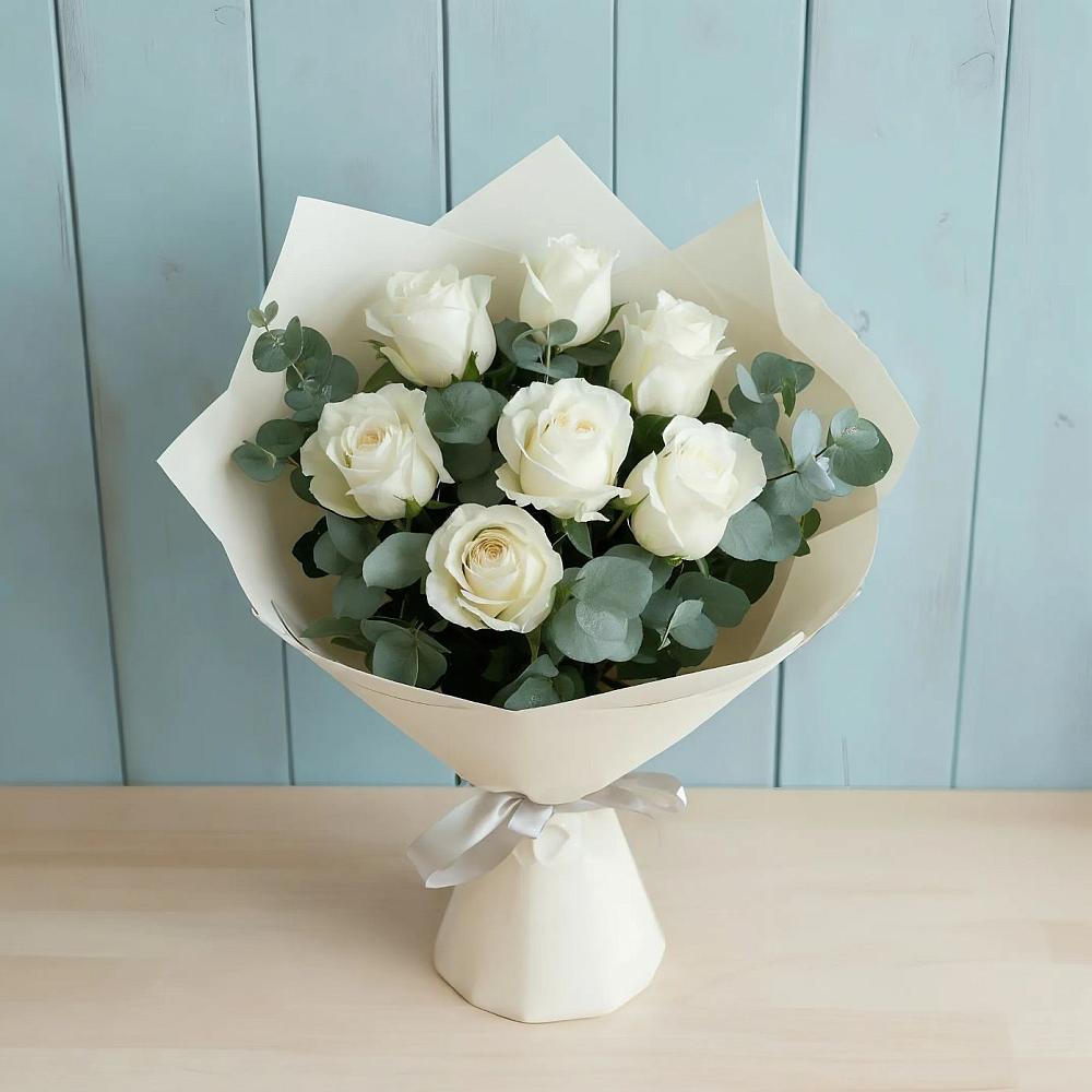 Букет Белые розы в Эвкалипте в Домбаровский