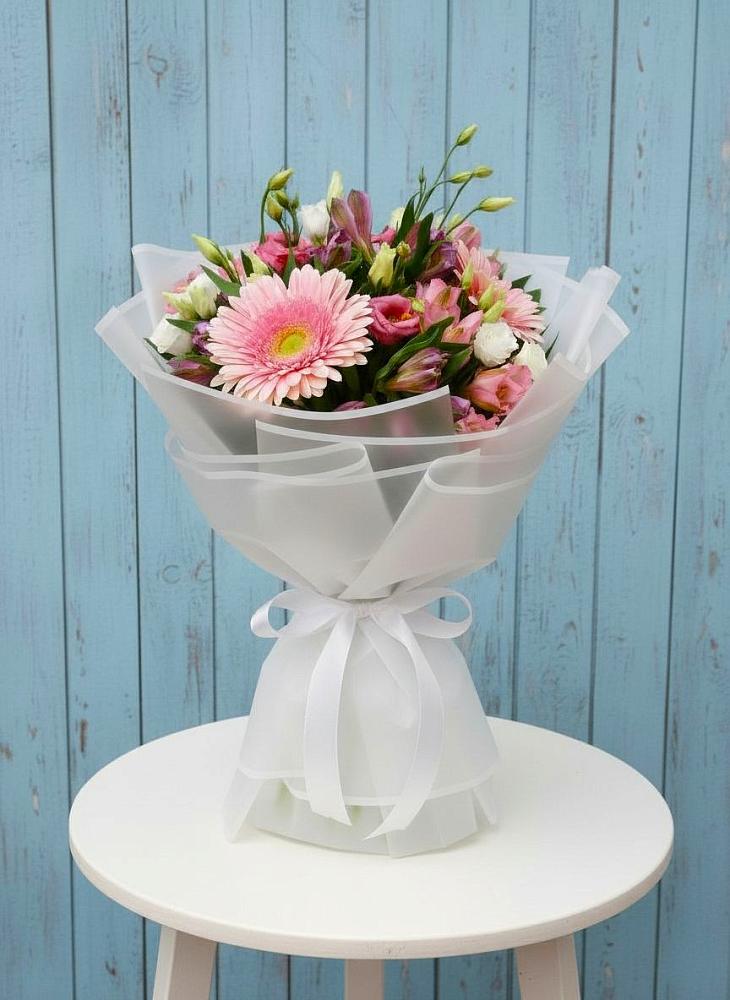 Букет цветов из: Герберы, Альстромерии и Лизиантусы в Домбаровский