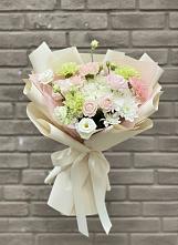 Букет цветов из:  Гвоздики, Розы, Лизиантусы и Хризантемы в Домбаровский