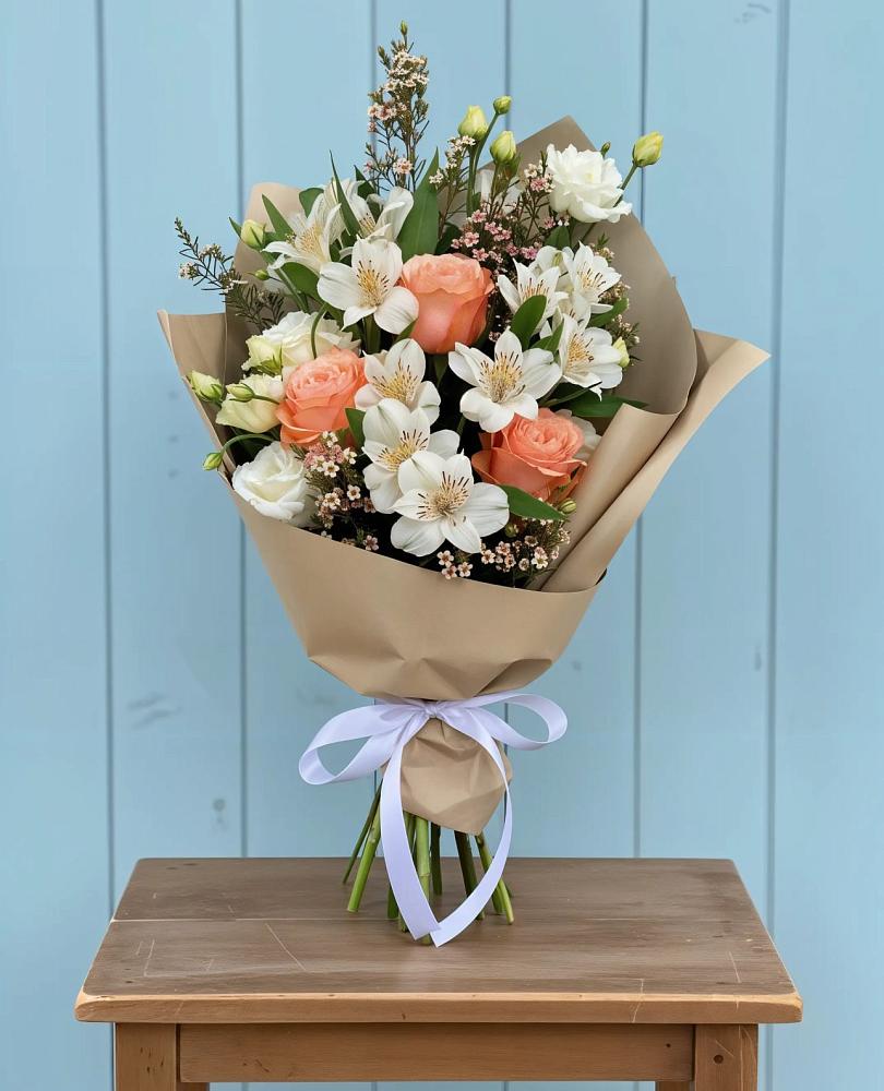 Букет цветов из: Альстромерии, Лизиантусы, Розы и Хризантемы в Домбаровский