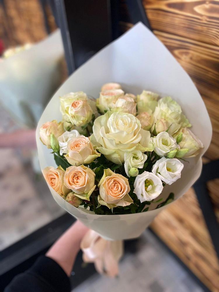 Букет цветов из: Розы и Лизиантусы в Домбаровский